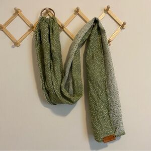 WILDBIRD Green and White Dotted Ring Sling Carrier